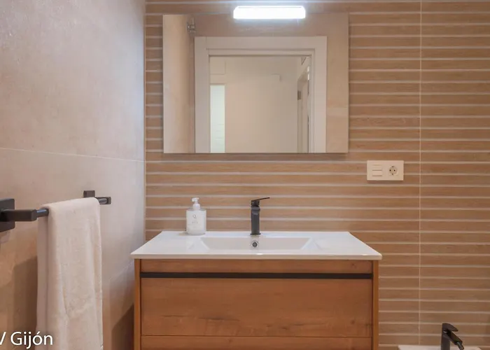 Avg Manuel Junquera 27 * Χιχόν